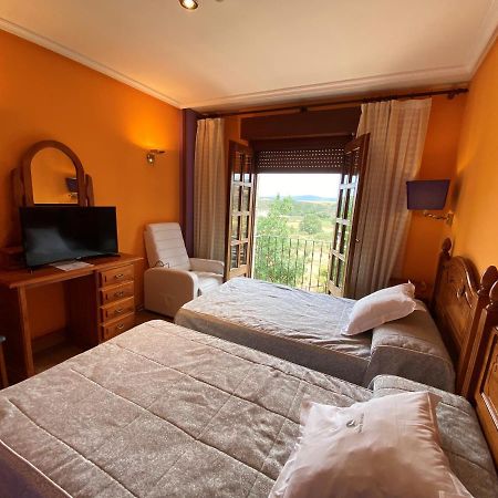 Tierra De Lobos Hotel Puebla de Sanabria Bagian luar foto