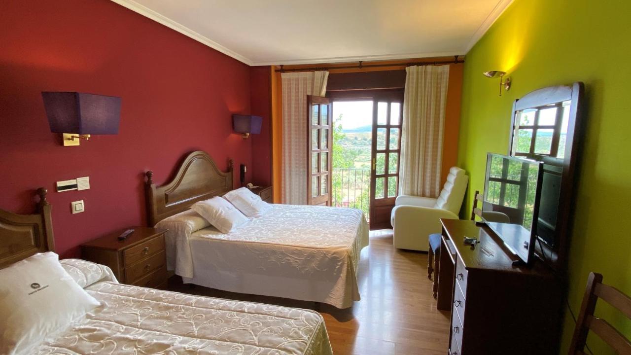 Tierra De Lobos Hotel Puebla de Sanabria Bagian luar foto