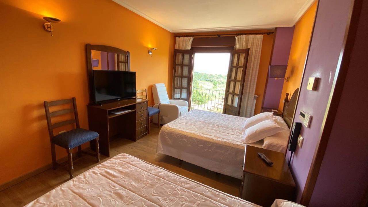 Tierra De Lobos Hotel Puebla de Sanabria Bagian luar foto