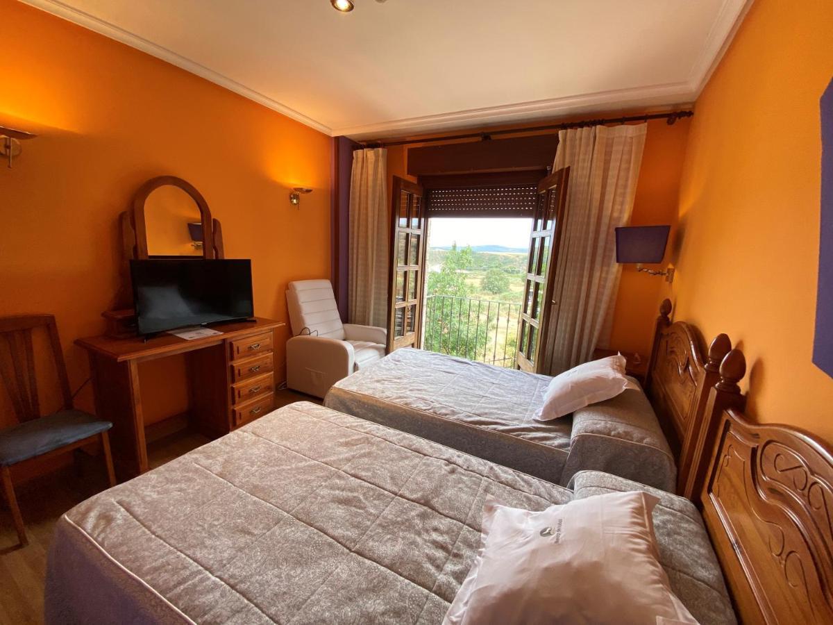 Tierra De Lobos Hotel Puebla de Sanabria Bagian luar foto