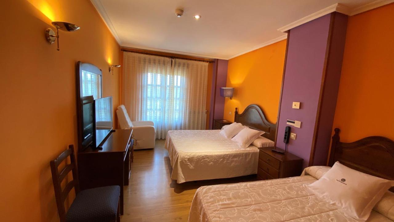 Tierra De Lobos Hotel Puebla de Sanabria Bagian luar foto