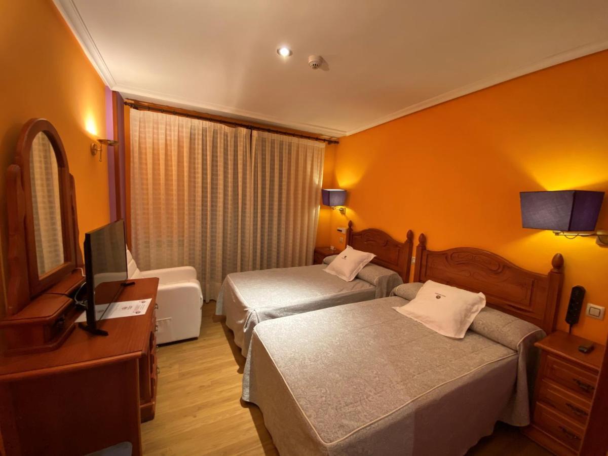 Tierra De Lobos Hotel Puebla de Sanabria Bagian luar foto