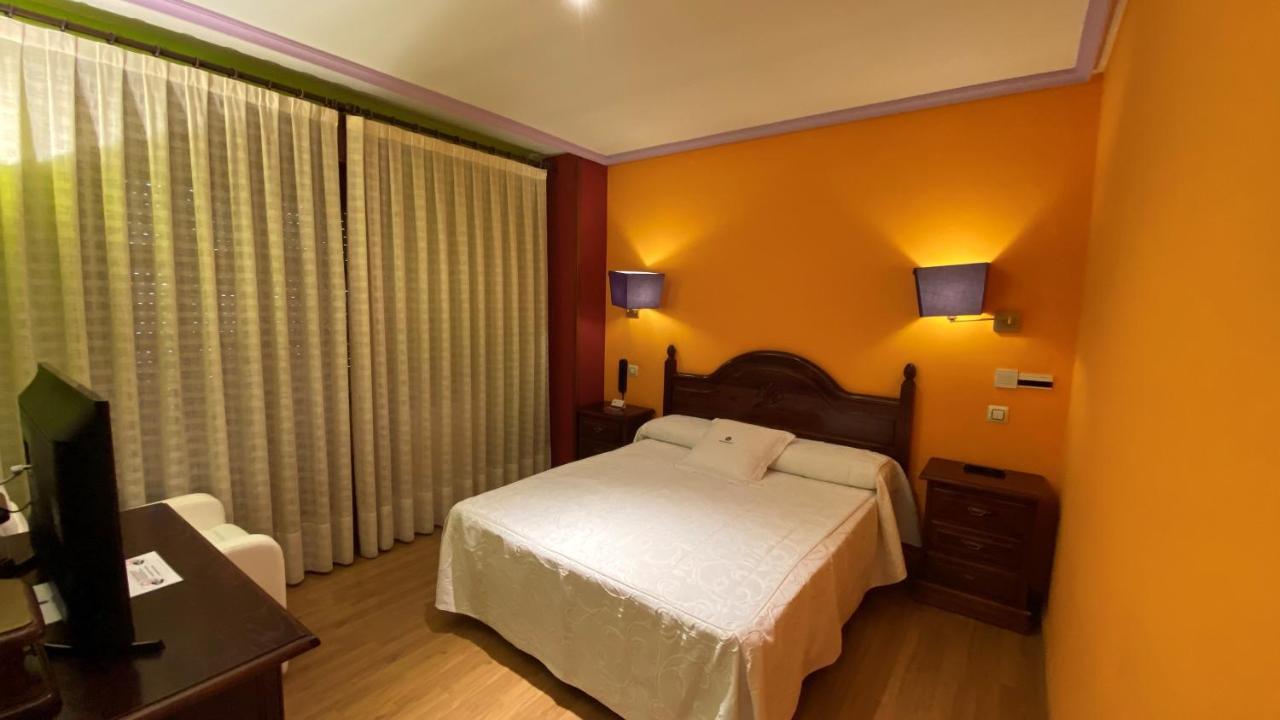 Tierra De Lobos Hotel Puebla de Sanabria Bagian luar foto