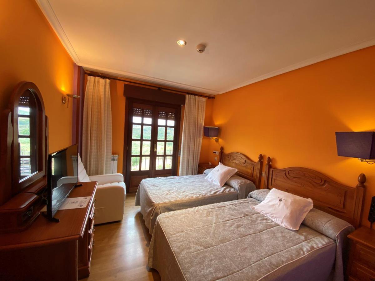 Tierra De Lobos Hotel Puebla de Sanabria Bagian luar foto