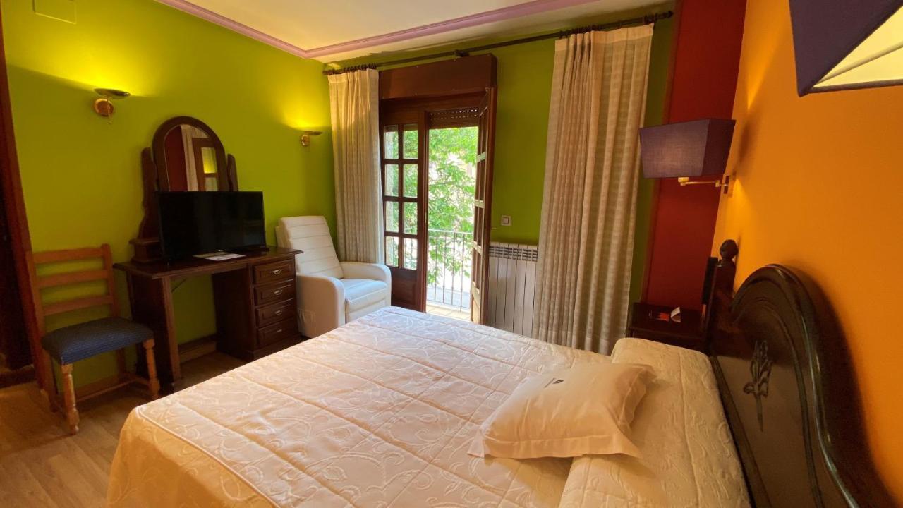 Tierra De Lobos Hotel Puebla de Sanabria Bagian luar foto