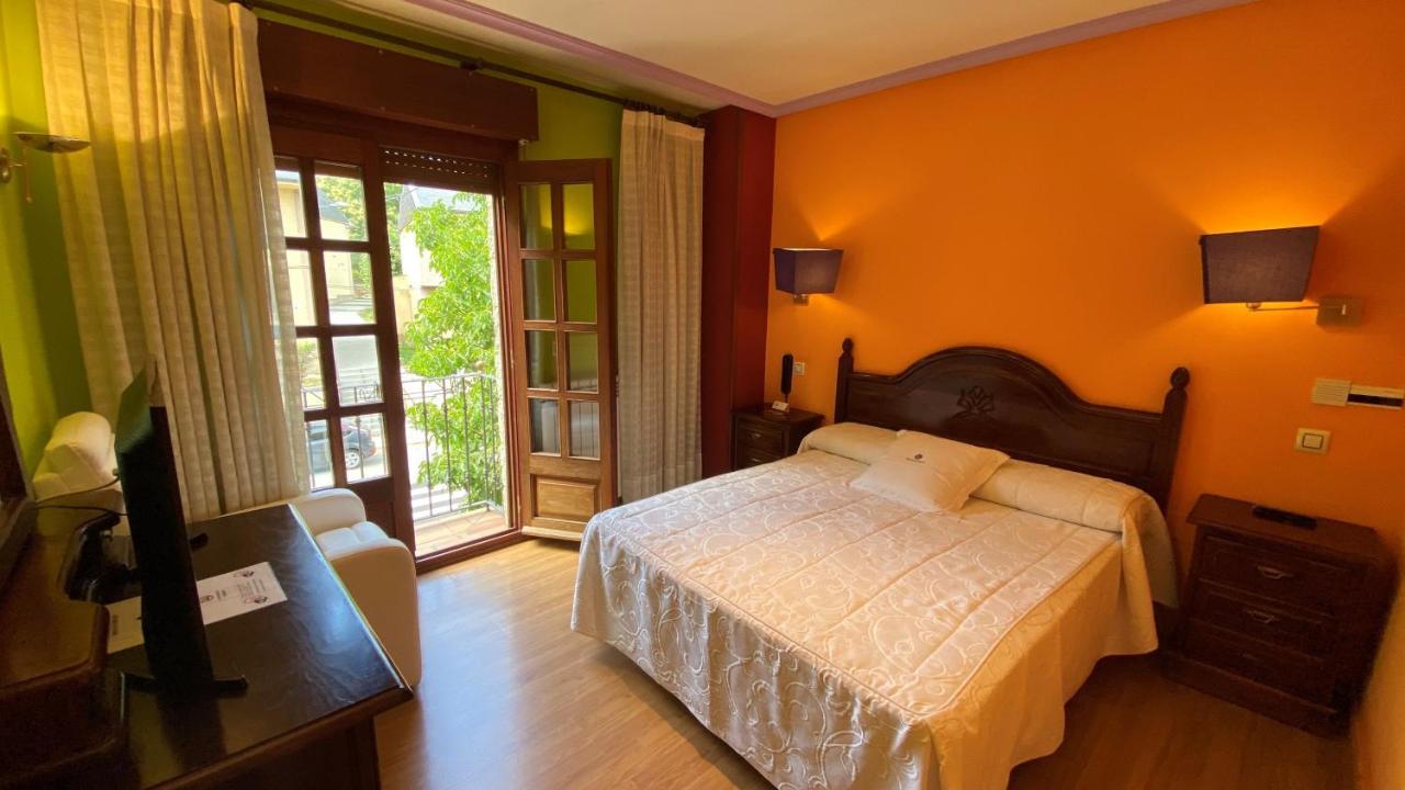 Tierra De Lobos Hotel Puebla de Sanabria Bagian luar foto