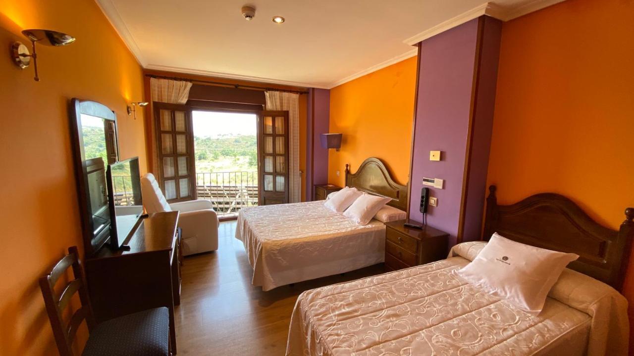 Tierra De Lobos Hotel Puebla de Sanabria Bagian luar foto