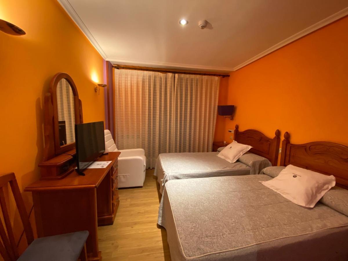 Tierra De Lobos Hotel Puebla de Sanabria Bagian luar foto