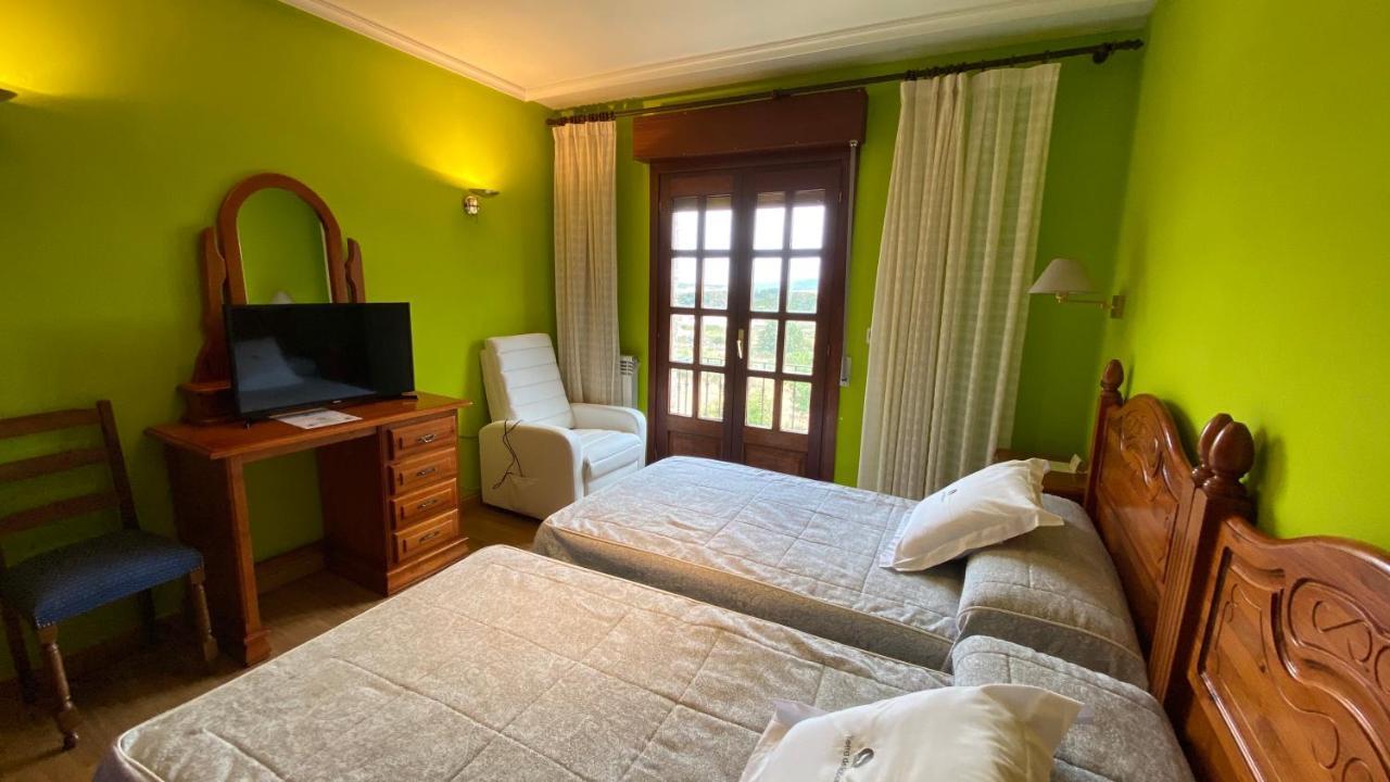 Tierra De Lobos Hotel Puebla de Sanabria Bagian luar foto