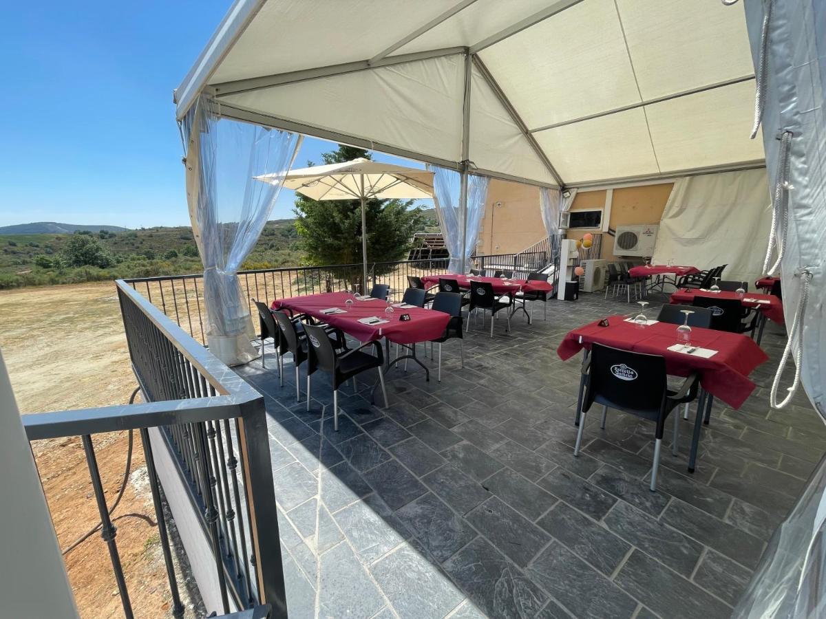 Tierra De Lobos Hotel Puebla de Sanabria Bagian luar foto