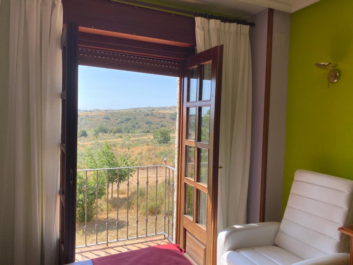 Tierra De Lobos Hotel Puebla de Sanabria Bagian luar foto