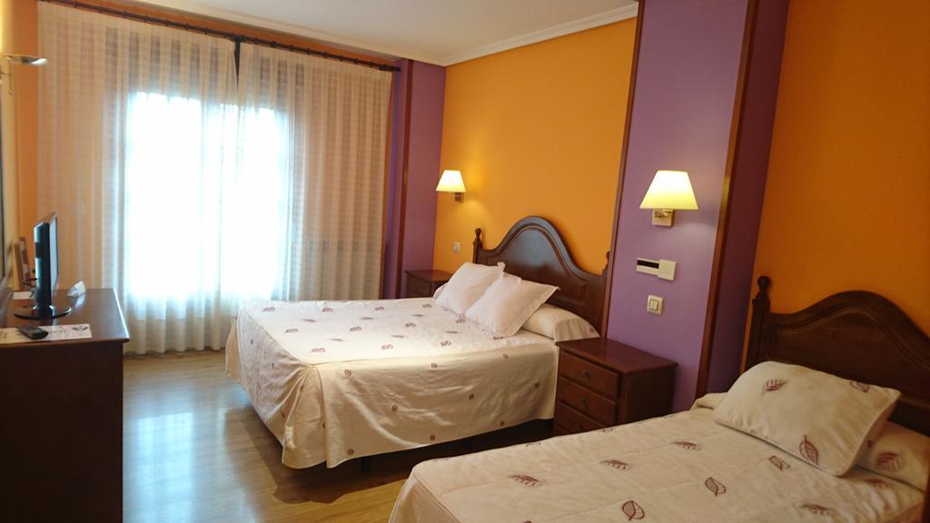 Tierra De Lobos Hotel Puebla de Sanabria Bagian luar foto