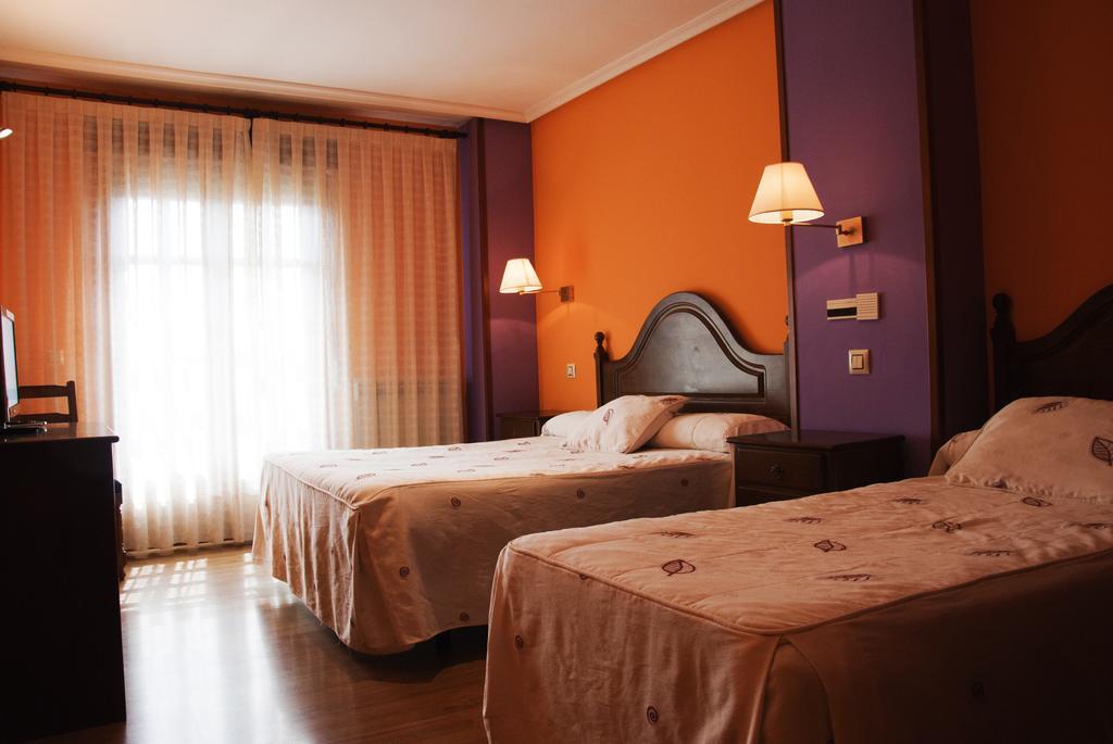 Tierra De Lobos Hotel Puebla de Sanabria Bagian luar foto