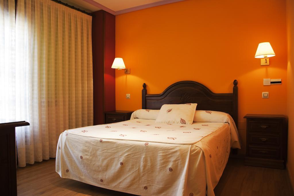 Tierra De Lobos Hotel Puebla de Sanabria Bagian luar foto