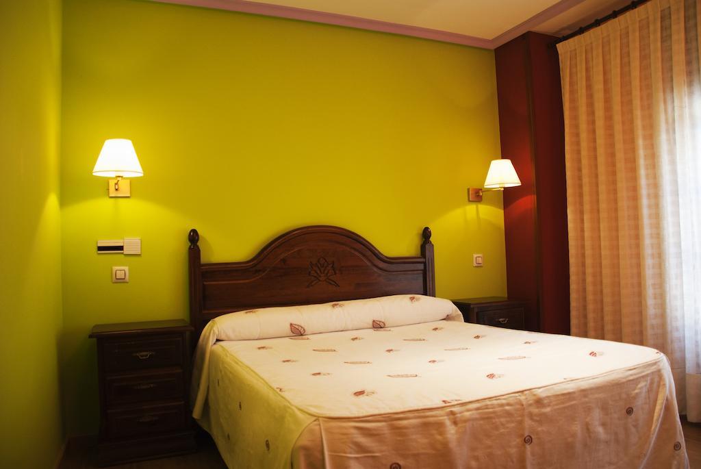 Tierra De Lobos Hotel Puebla de Sanabria Bagian luar foto