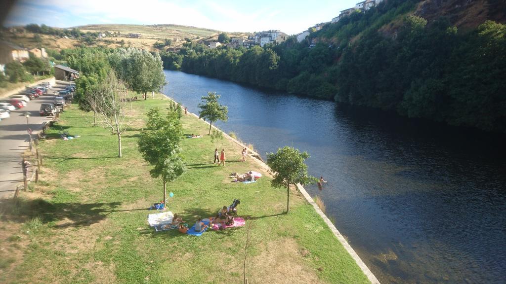 Tierra De Lobos Hotel Puebla de Sanabria Bagian luar foto
